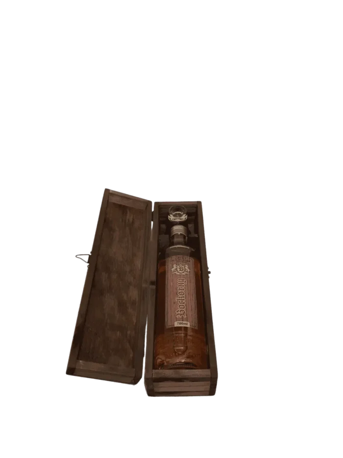 Porto das Flores - Cachaça envelhecida em barris de Carvalho, 700ml mais um copo, em linda caixa de madeira.