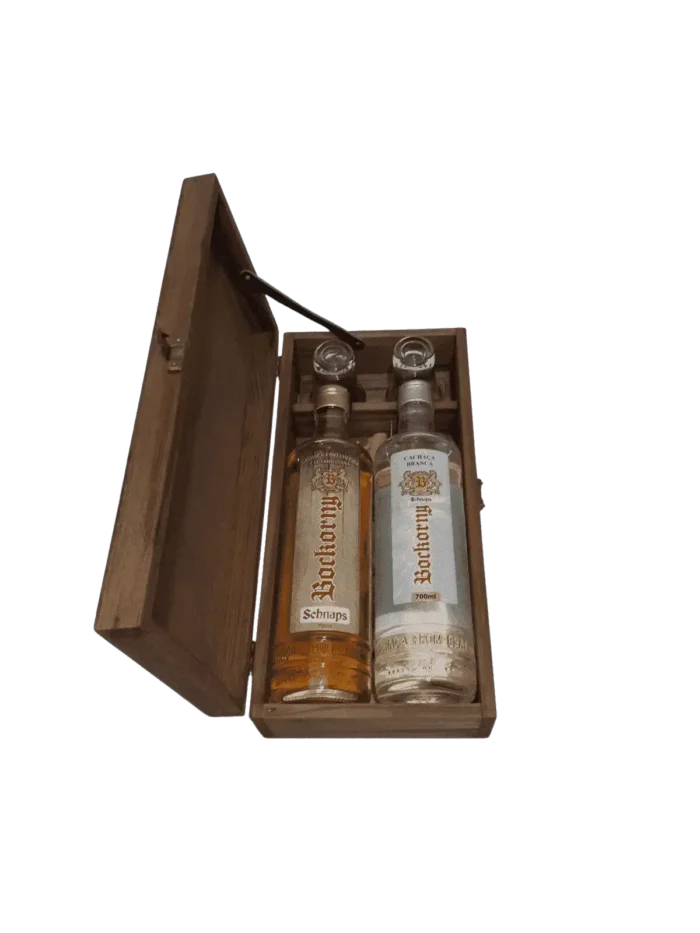 Porto das Flores - Conjunto de cachaças branca e envelhecida em Carvalho 700ml com 2 copos em uma linda caixa de madeira